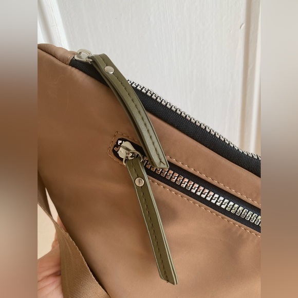 Adrienne Vittadini® Tan
Sport Collection Unisex Nylon Sling
Bag - Picture 7 of 7